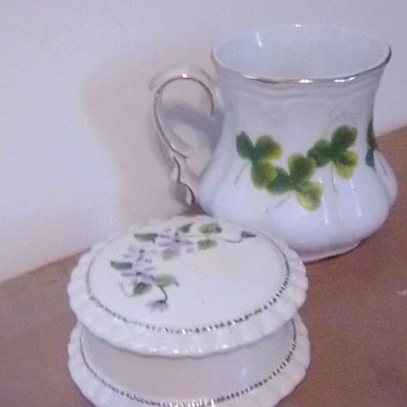 Porcelain cup and trinket box - Picture 6 of 14